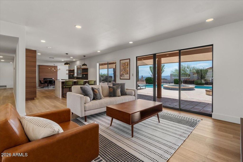 Image 5 of property listing at 16457 N ASPEN Drive, Fountain Hills, AZ 85268