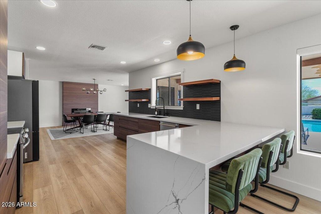 Image 9 of property listing at 16457 N ASPEN Drive, Fountain Hills, AZ 85268
