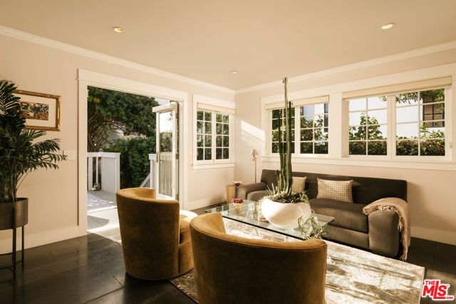 1967 Carmen Avenue, Los Angeles, CA 90068