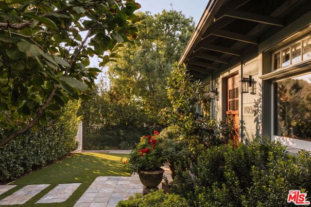 1967 Carmen Avenue, Los Angeles, CA 90068