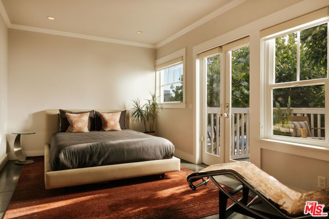 1967 Carmen Avenue, Los Angeles, CA 90068