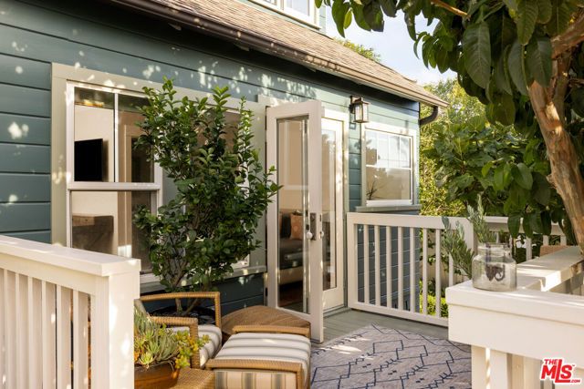 1967 Carmen Avenue, Los Angeles, CA 90068