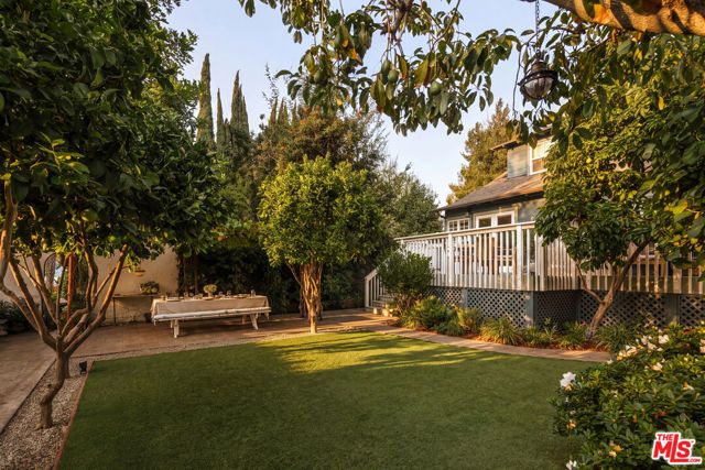 1967 Carmen Avenue, Los Angeles, CA 90068