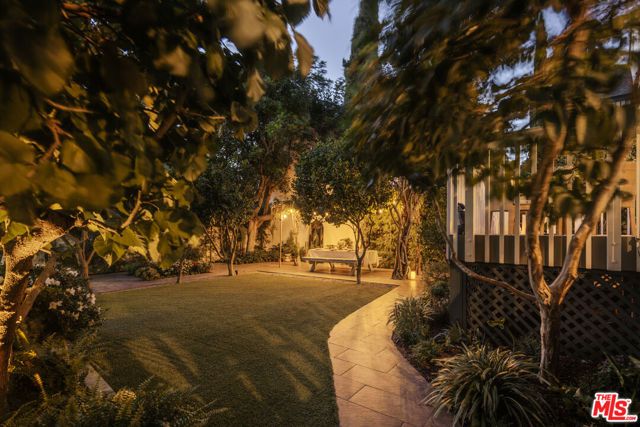 1967 Carmen Avenue, Los Angeles, CA 90068