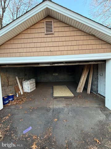 423 W BROAD ST, Palmyra, NJ 08065