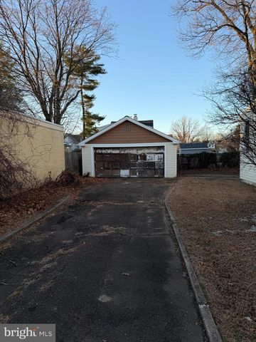 423 W BROAD ST, Palmyra, NJ 08065