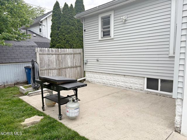 310 Buttonwood Avenue, Bowling Green, OH 43402