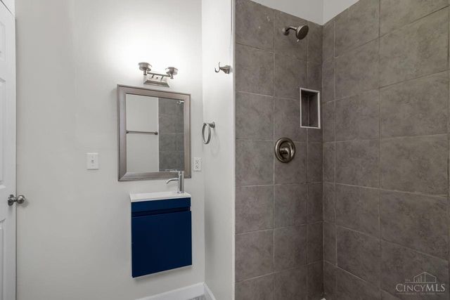 4534 Kirby Avenue, Cincinnati, OH 45223