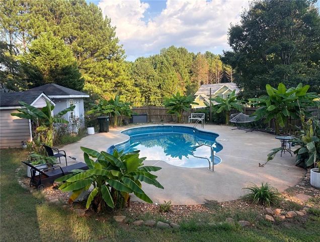 142 Hickory Creek Lane, Acworth, GA 30101