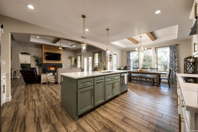 181 W MAGNOLIA CIR, La Vernia, TX 78121