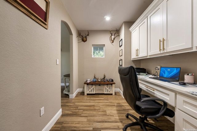 181 W MAGNOLIA CIR, La Vernia, TX 78121