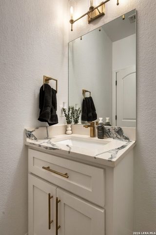 181 W MAGNOLIA CIR, La Vernia, TX 78121