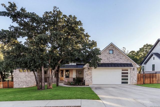 181 W MAGNOLIA CIR, La Vernia, TX 78121