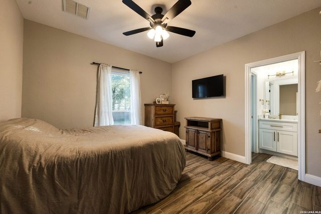 181 W MAGNOLIA CIR, La Vernia, TX 78121