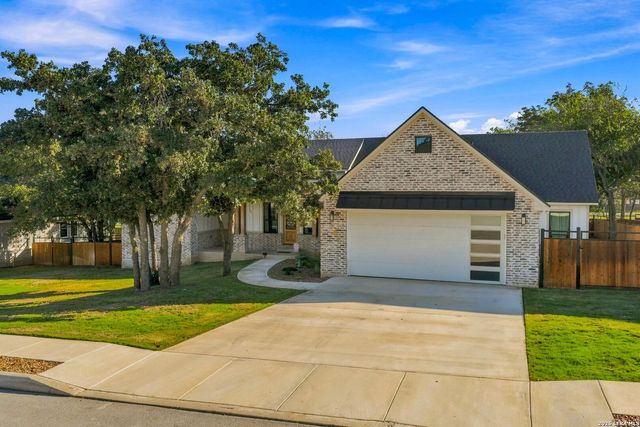 181 W MAGNOLIA CIR, La Vernia, TX 78121
