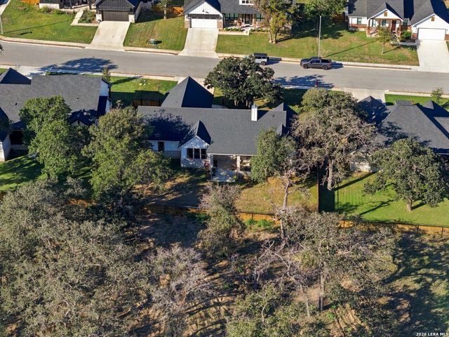 181 W MAGNOLIA CIR, La Vernia, TX 78121