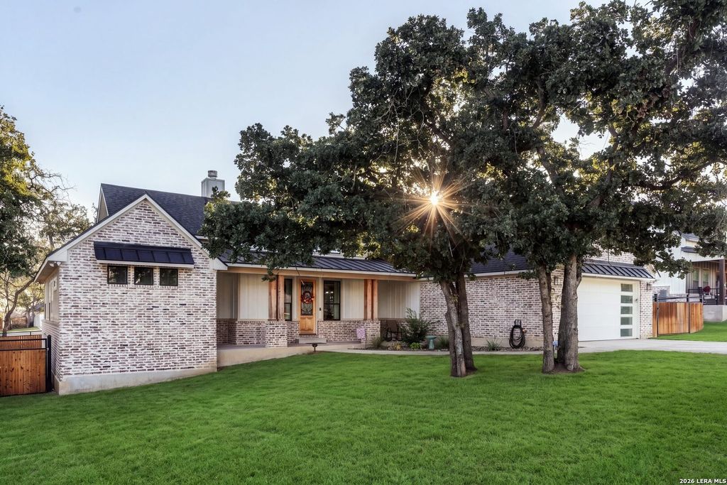 181 W MAGNOLIA CIR, La Vernia, TX 78121