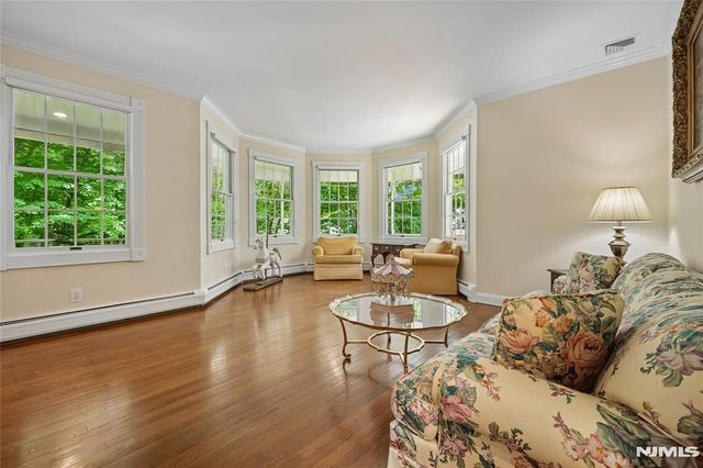 519 E Saddle River Road, Upper Saddle River, NJ 07458
