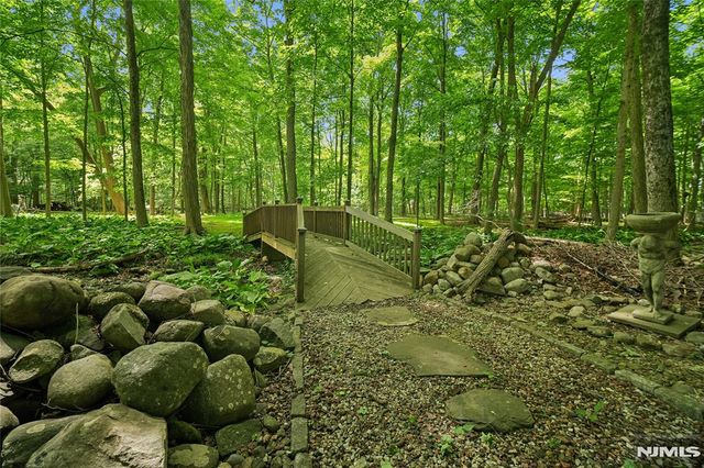519 E Saddle River Road, Upper Saddle River, NJ 07458
