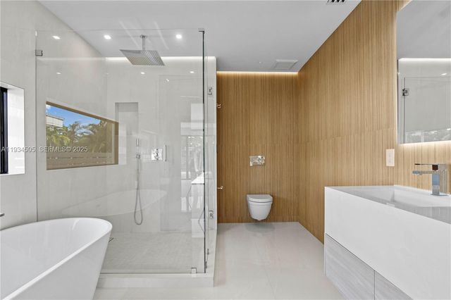 1661 Daytonia Rd, Miami Beach, FL 33141