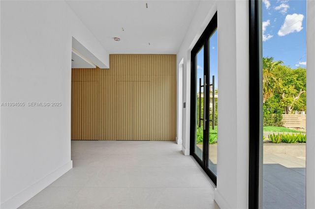 1661 Daytonia Rd, Miami Beach, FL 33141