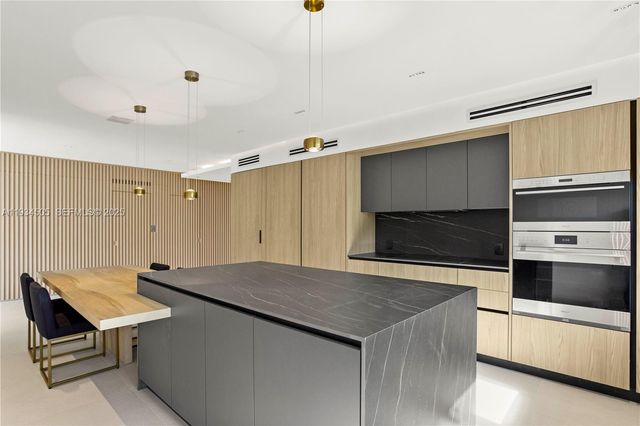 1661 Daytonia Rd, Miami Beach, FL 33141