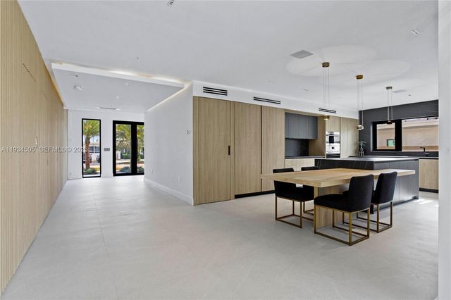 1661 Daytonia Rd, Miami Beach, FL 33141