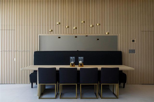 1661 Daytonia Rd, Miami Beach, FL 33141