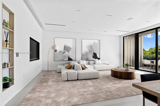 1661 Daytonia Rd, Miami Beach, FL 33141