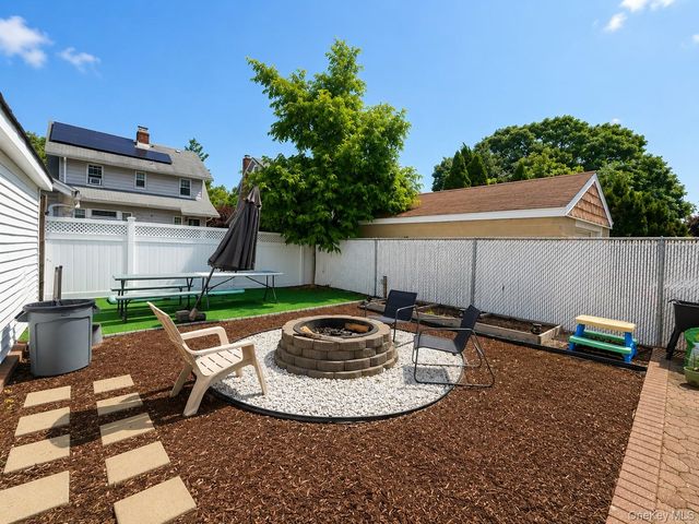 83 Lyon Place 2, Lynbrook, NY 11563