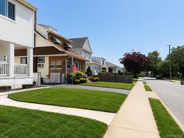 83 Lyon Place 2, Lynbrook, NY 11563