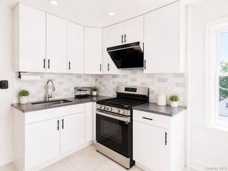 83 Lyon Place 2, Lynbrook, NY 11563