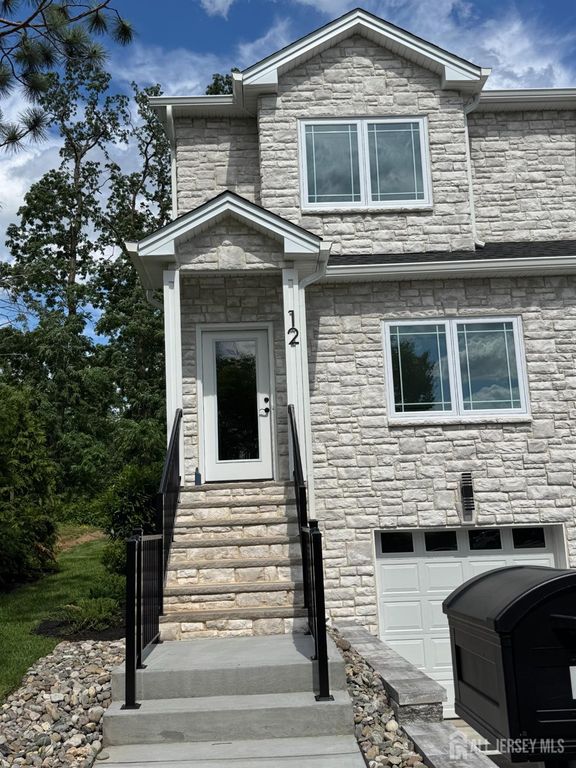 14 Moyse Place, Edison, NJ 08820