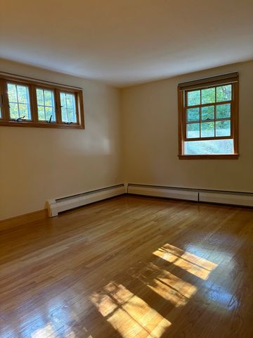 94 Concord Ave, Lexington, MA 02421