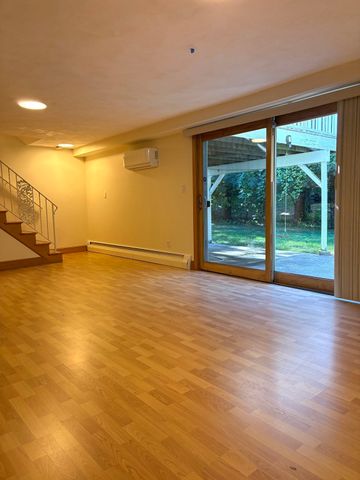94 Concord Ave, Lexington, MA 02421