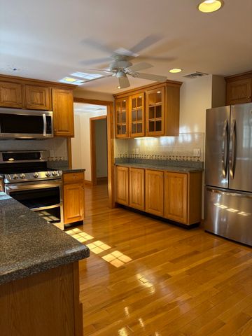94 Concord Ave, Lexington, MA 02421