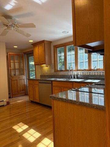 94 Concord Ave, Lexington, MA 02421