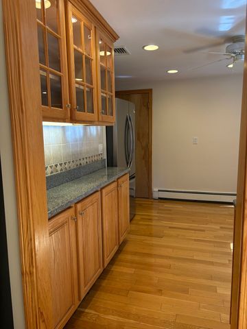 94 Concord Ave, Lexington, MA 02421