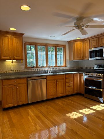 94 Concord Ave, Lexington, MA 02421