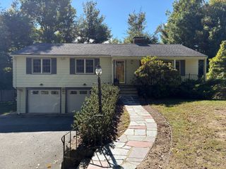 94 Concord Ave, Lexington, MA 02421