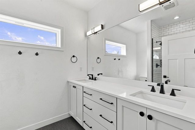 407 JERELYN COURT, Combined Locks, WI 54113