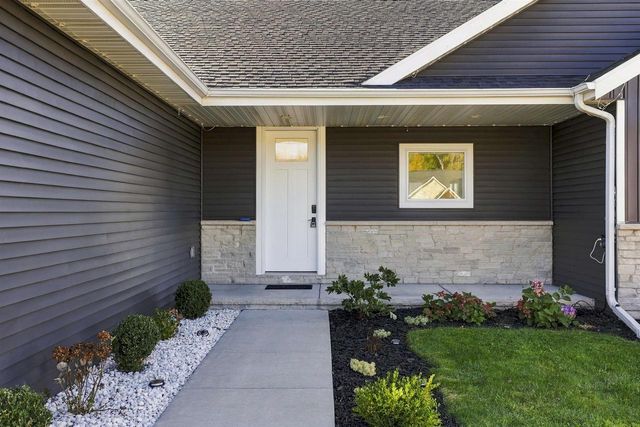 407 JERELYN COURT, Combined Locks, WI 54113