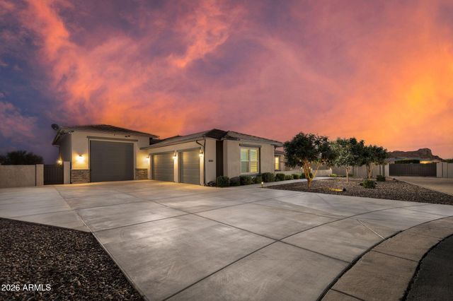 223 W FAIRFIELD Street, San Tan Valley, AZ 85143