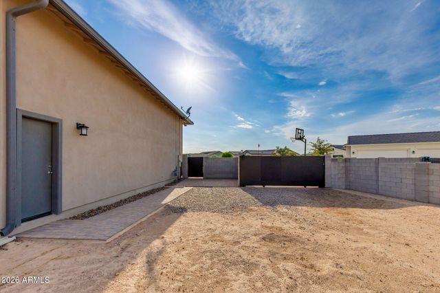 223 W FAIRFIELD Street, San Tan Valley, AZ 85143