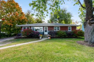 5010 N Westwood Drive, Mchenry, IL 60051
