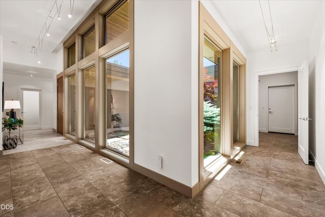 19015 Park Commons Drive, Bend, OR 97703