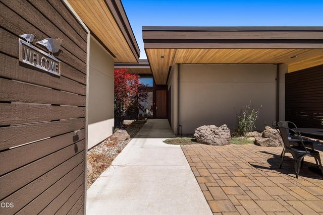 19015 Park Commons Drive, Bend, OR 97703