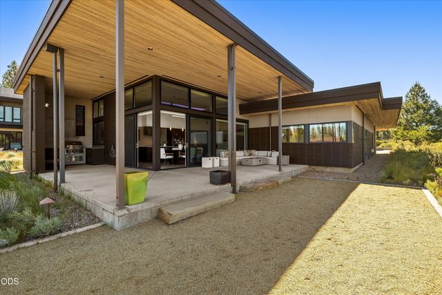 19015 Park Commons Drive, Bend, OR 97703