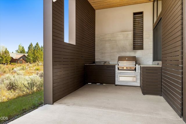 19015 Park Commons Drive, Bend, OR 97703