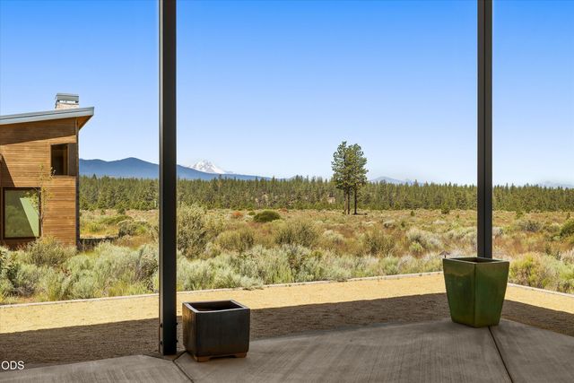 19015 Park Commons Drive, Bend, OR 97703